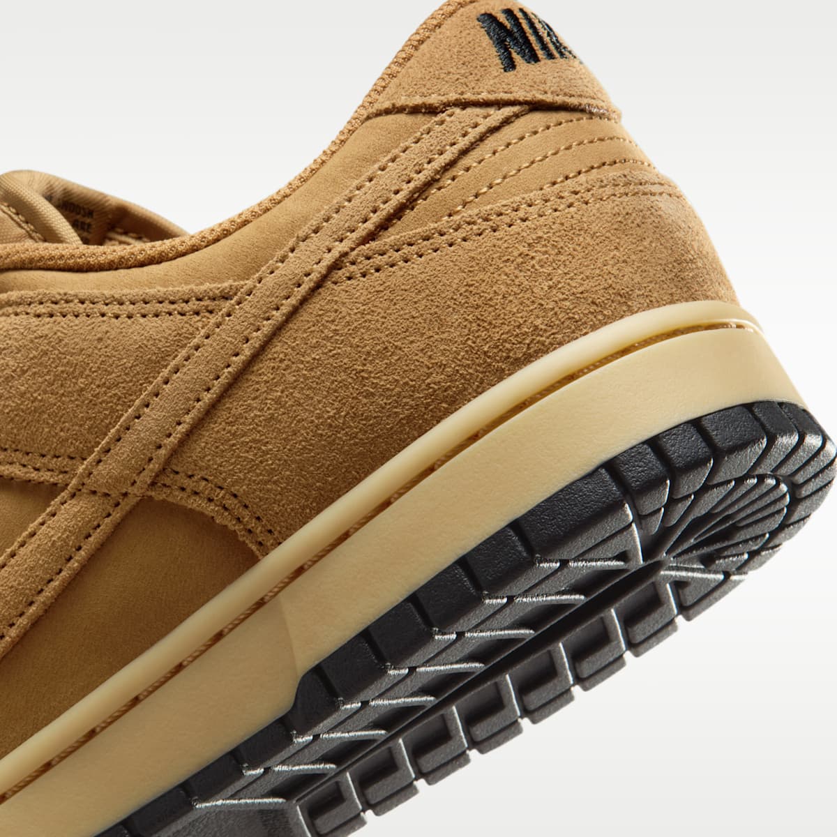 Nike Dunk Low Retro SE Men's Shoes - Wheat/Black/Black/Wheat - Image 8