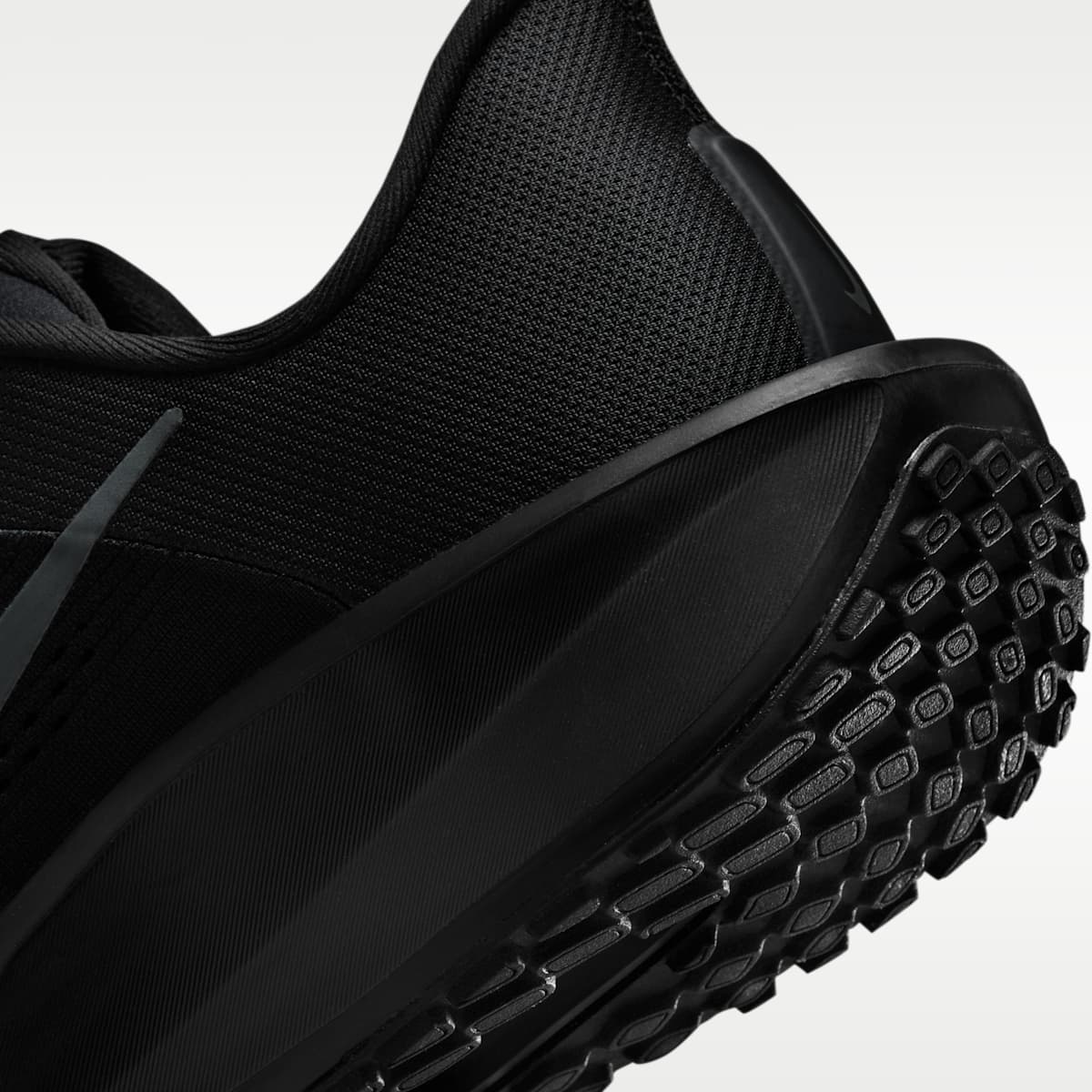 Nike Quest 6 Men's Road Running Shoes - Black/Dark Smoke Grey - Image 8