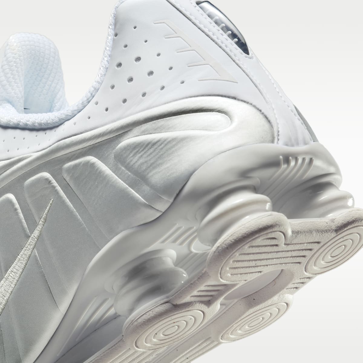 Nike Shox R4 Men's Shoes - White/White/Bright Crimson/Metallic Silver - Image 8