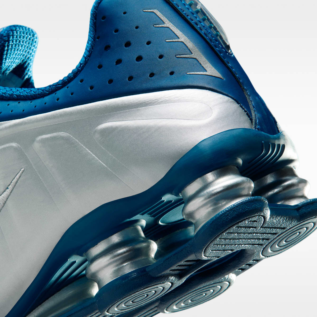 Nike Shox R4 Men's Shoes - Court Blue/White/Metallic Silver - Image 8