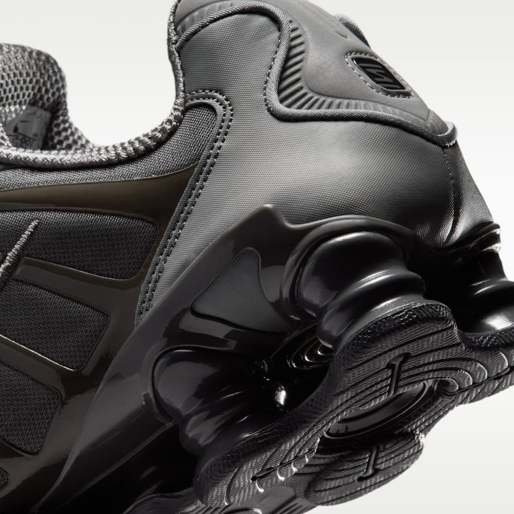 Nike Shox TL SE Men's Shoes - Smoke Grey/Medium Ash/Anthracite/Bright Crimson - Image 8