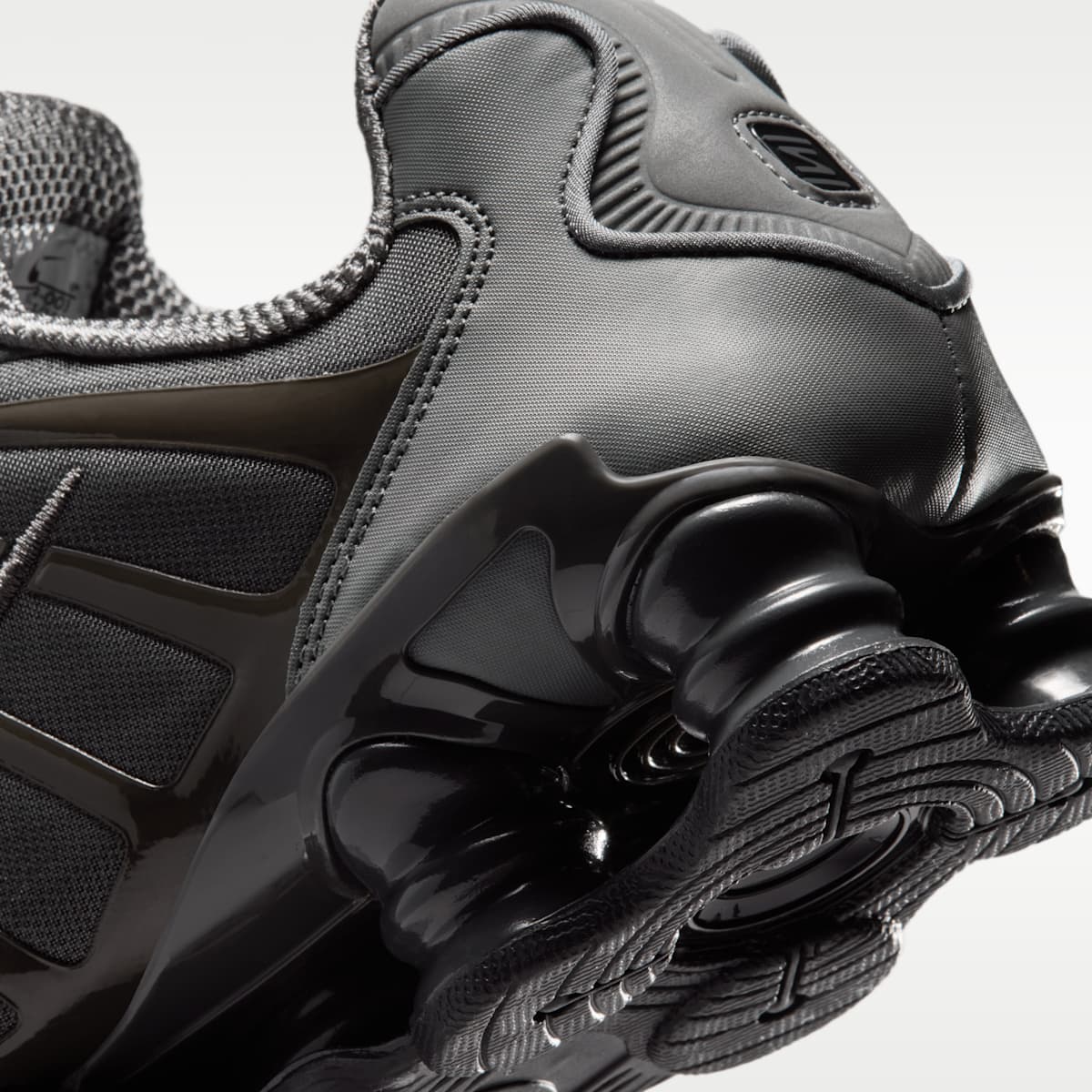 Nike Shox TL SE Men's Shoes - Smoke Grey/Medium Ash/Anthracite/Bright Crimson - Image 8