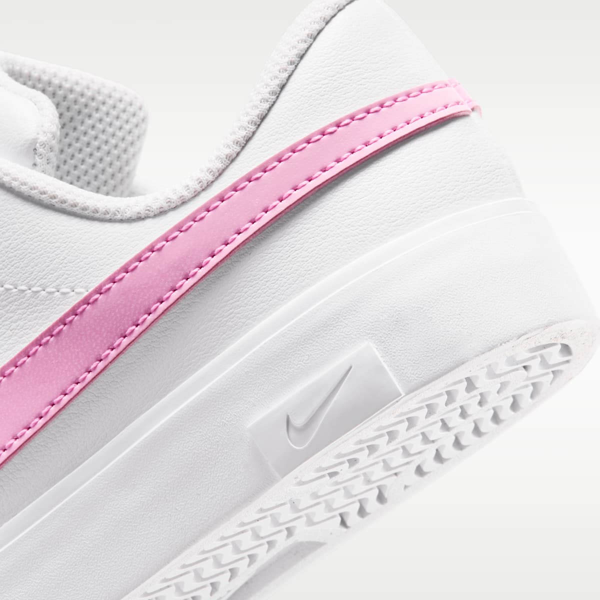 Nike Tennis Essential Little Kids' Shoes - White/White/Pink Rise