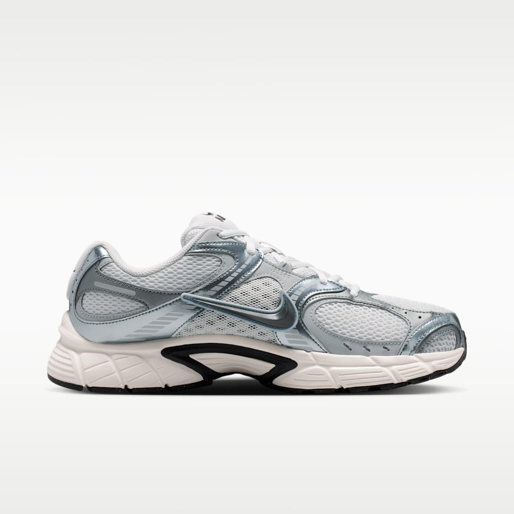 Nike V5 RNR Men's Shoes - Photon Dust/Smoke Grey/Light Smoke Grey/Dark Smoke Grey - Image 3