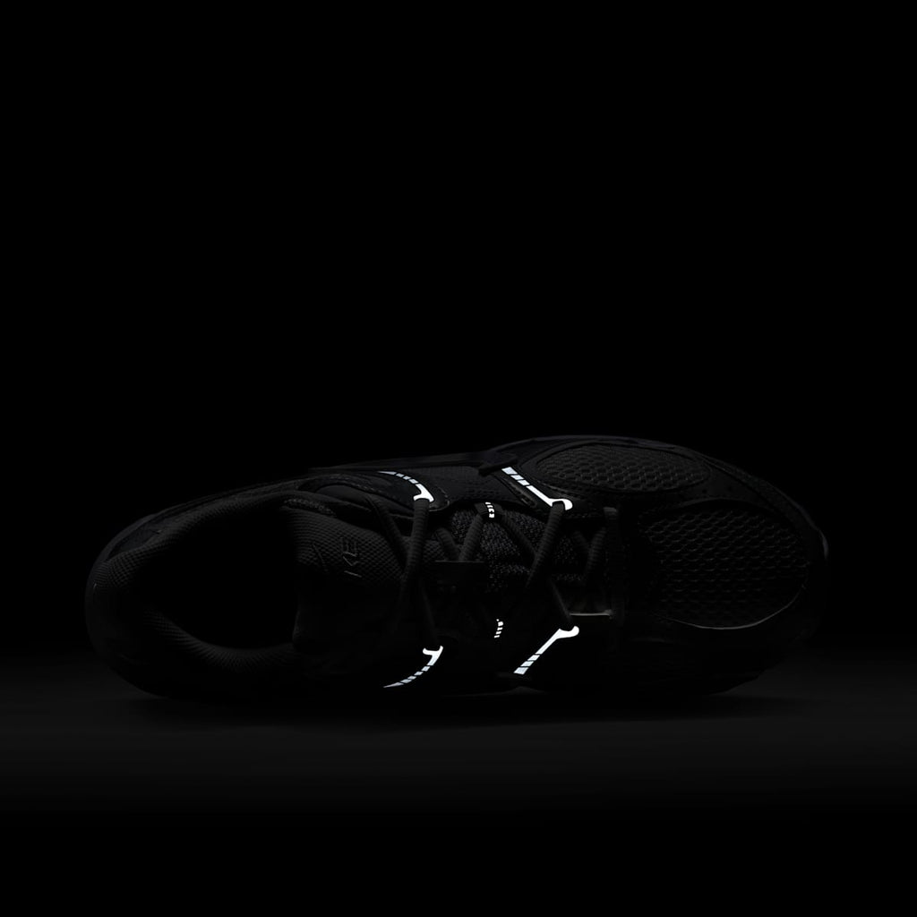 Nike V5 RNR Men's Shoes - White/Black/Metallic Silver/White - Image 9