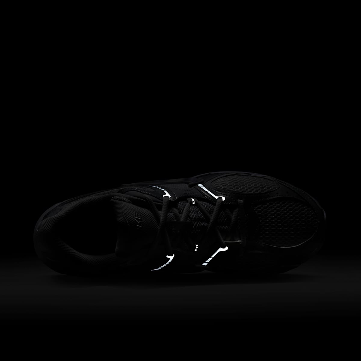 Nike V5 RNR Men's Shoes - White/Black/Metallic Silver/White - Image 9
