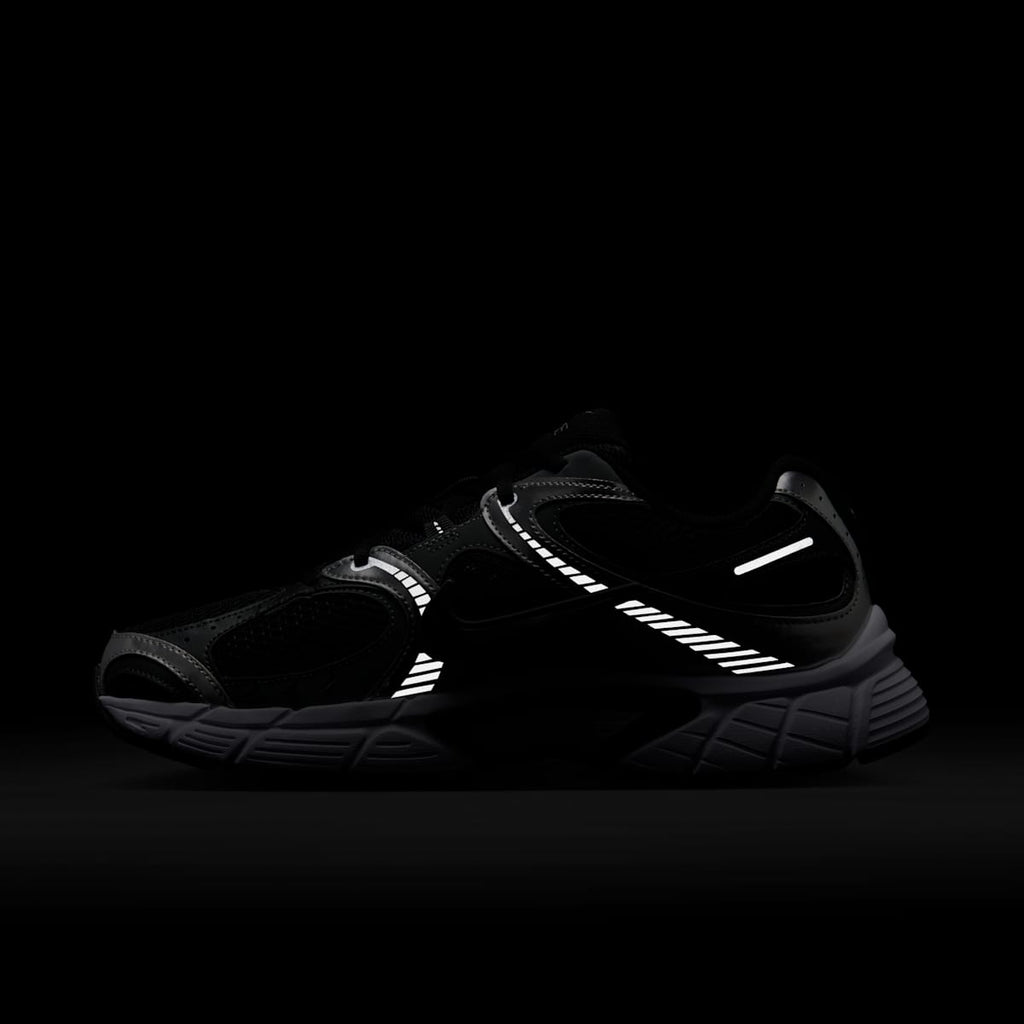 Nike V5 RNR Men's Shoes - Black/Anthracite/Smoke Grey/Black - Image 12