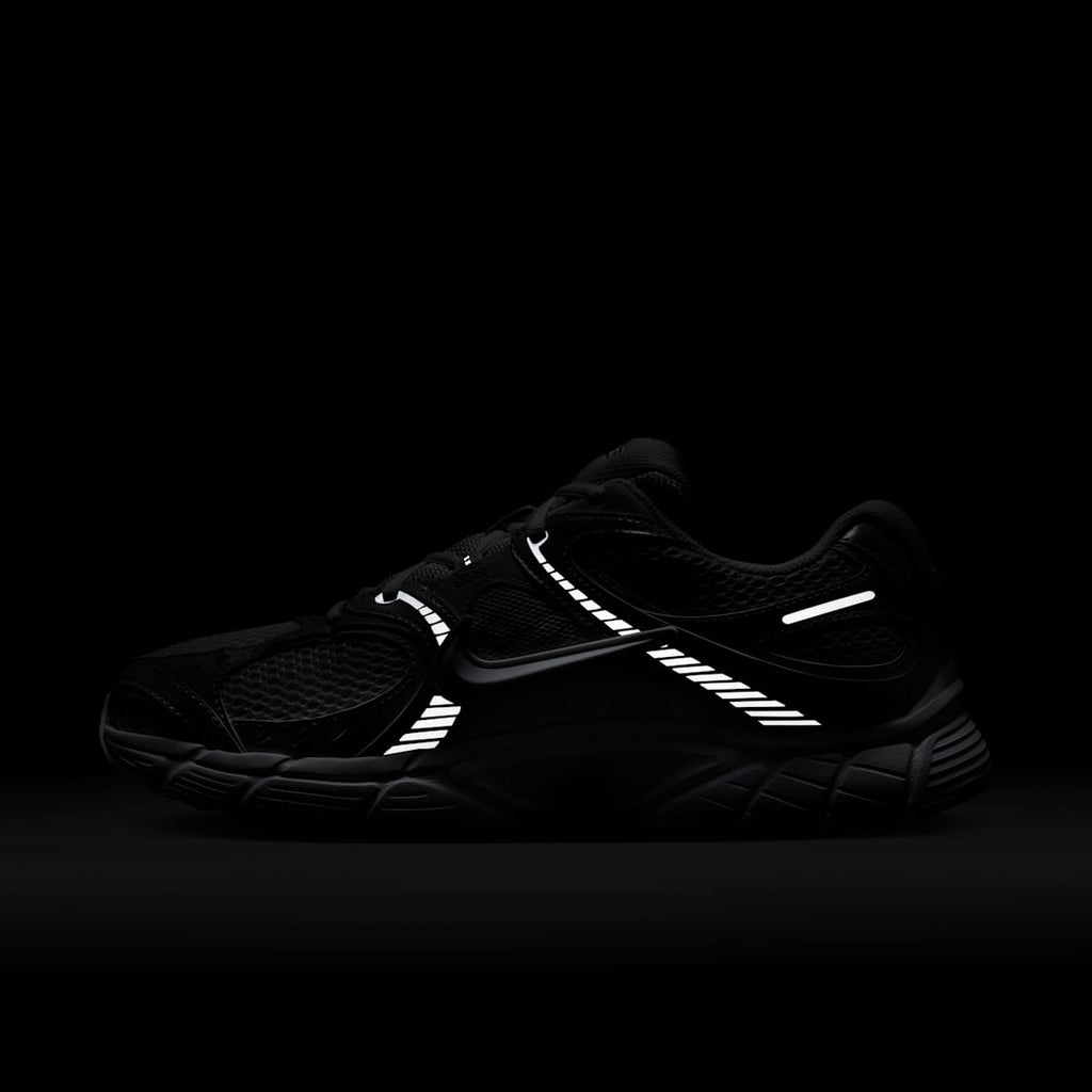 Nike V5 RNR Men's Shoes - White/Black/Metallic Silver/White - Image 12