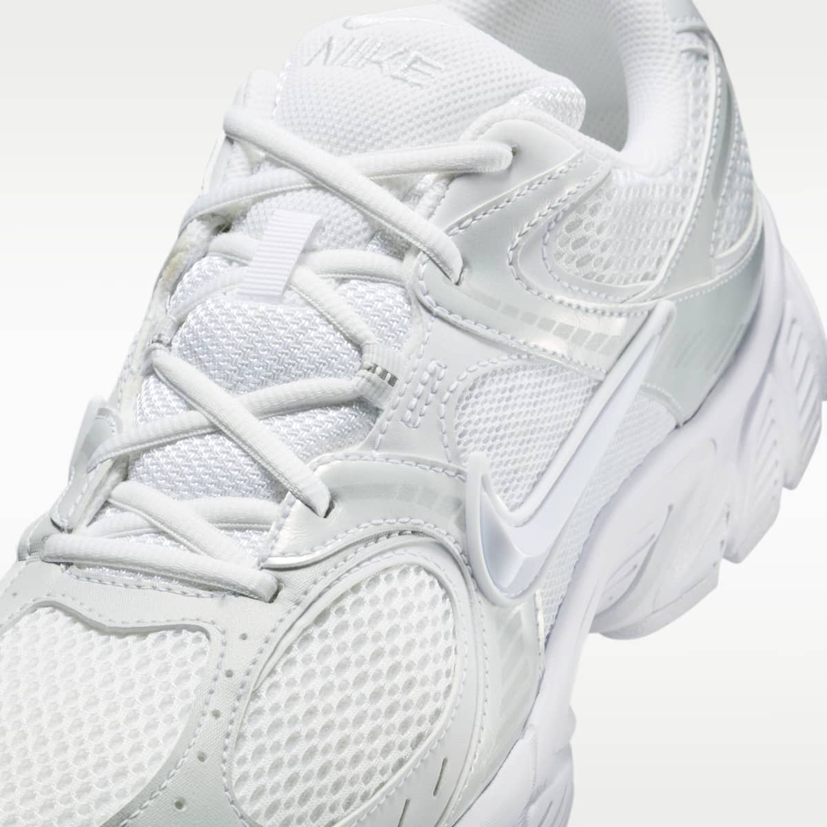 Nike V5 RNR Men's Shoes - White/Black/Metallic Silver/White - Image 7