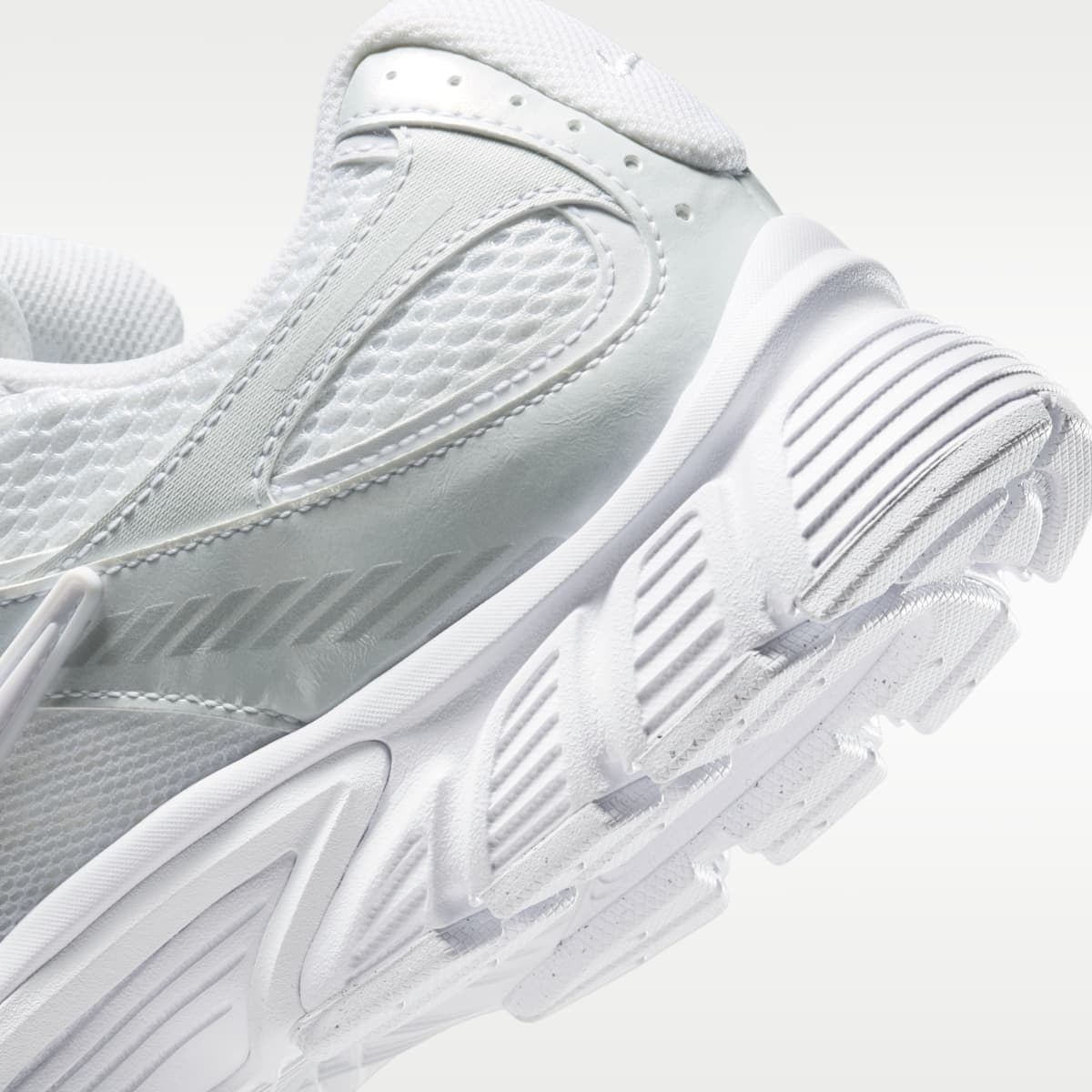 Nike V5 RNR Men's Shoes - White/Black/Metallic Silver/White - Image 8