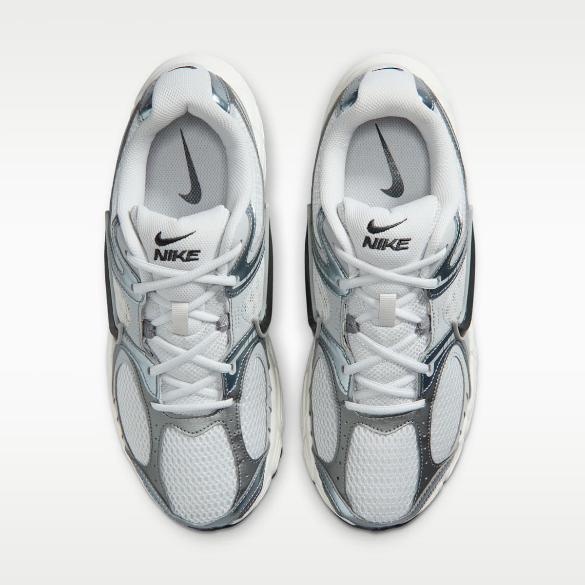 Nike V5 RNR Men's Shoes - Photon Dust/Smoke Grey/Light Smoke Grey/Dark Smoke Grey - Image 4
