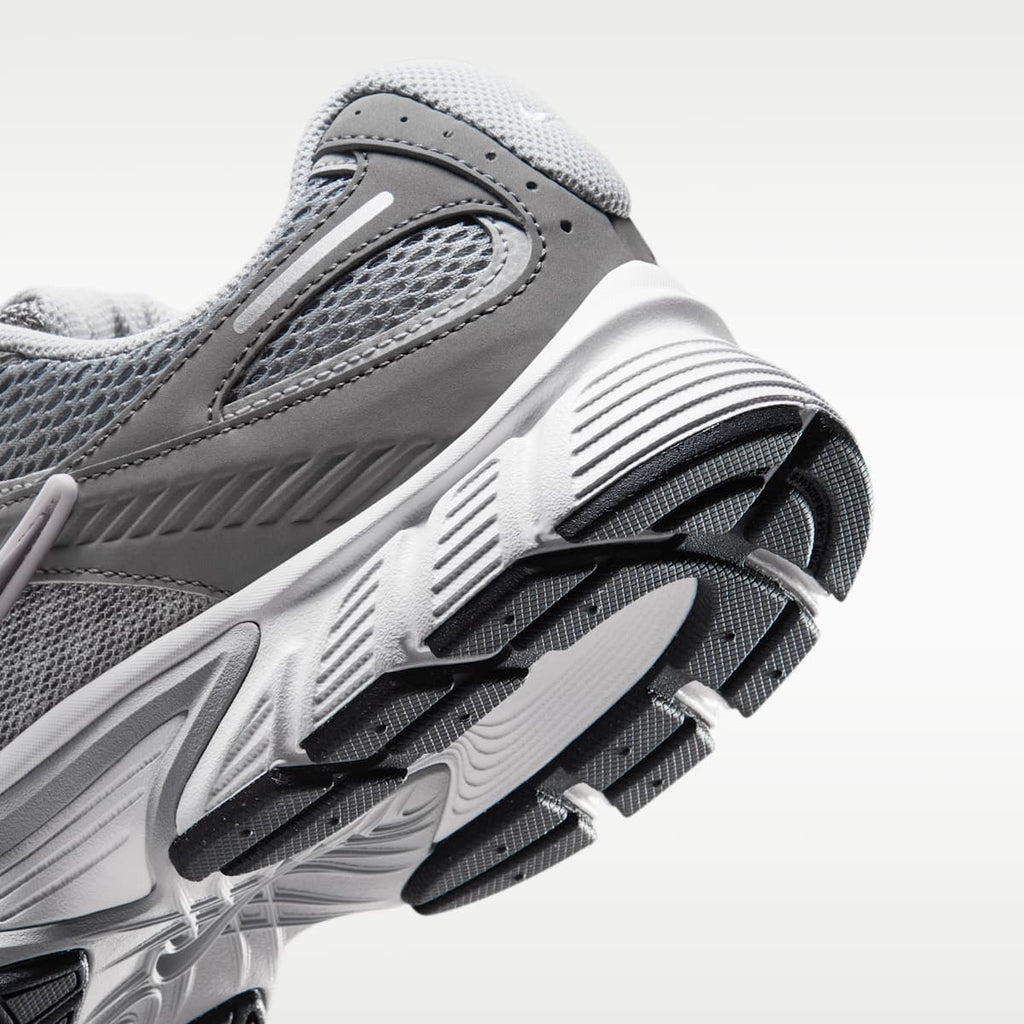 Nike V5 RNR Men's Shoes - Particle Grey/Flat Pewter/Platinum Tint/Light Smoke Grey - Image 8