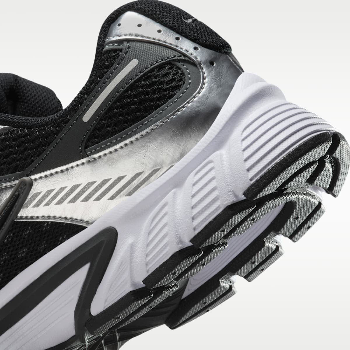 Nike V5 RNR Men's Shoes - Black/Anthracite/Smoke Grey/Black - Image 8
