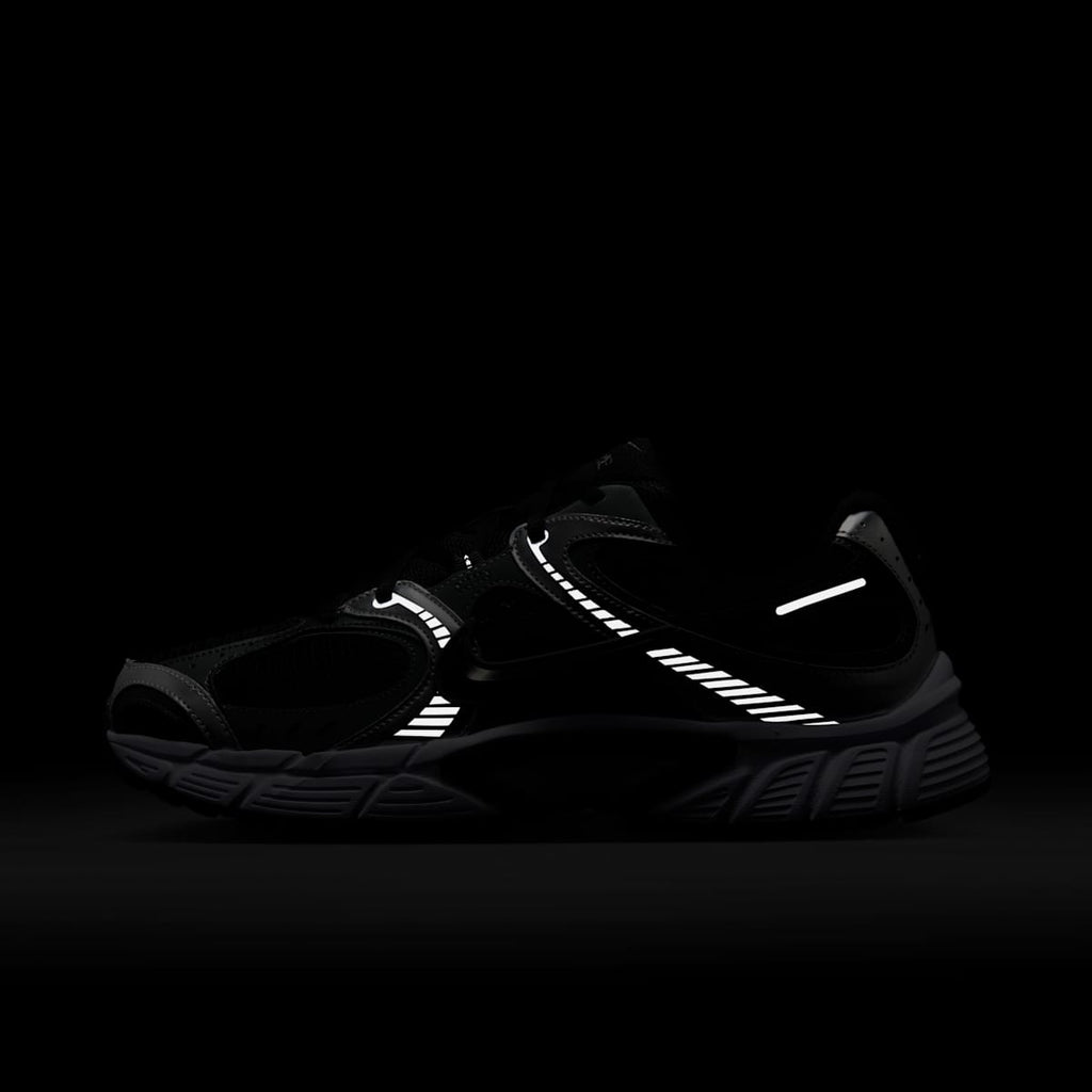 Nike V5 RNR Men's Shoes - Black/Anthracite/Smoke Grey/Black - Image 11