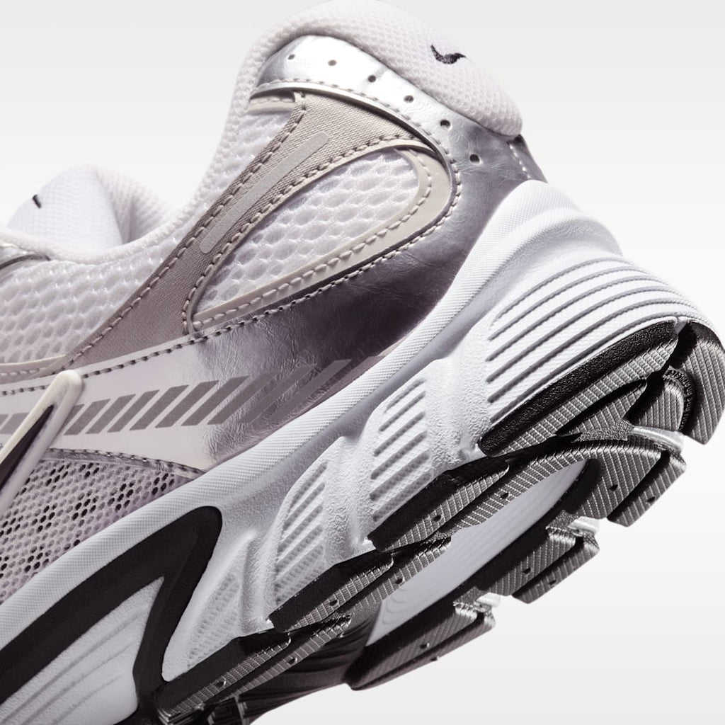 Nike V5 RNR Men's Shoes - White/Vast Grey/College Grey/Black - Image 8