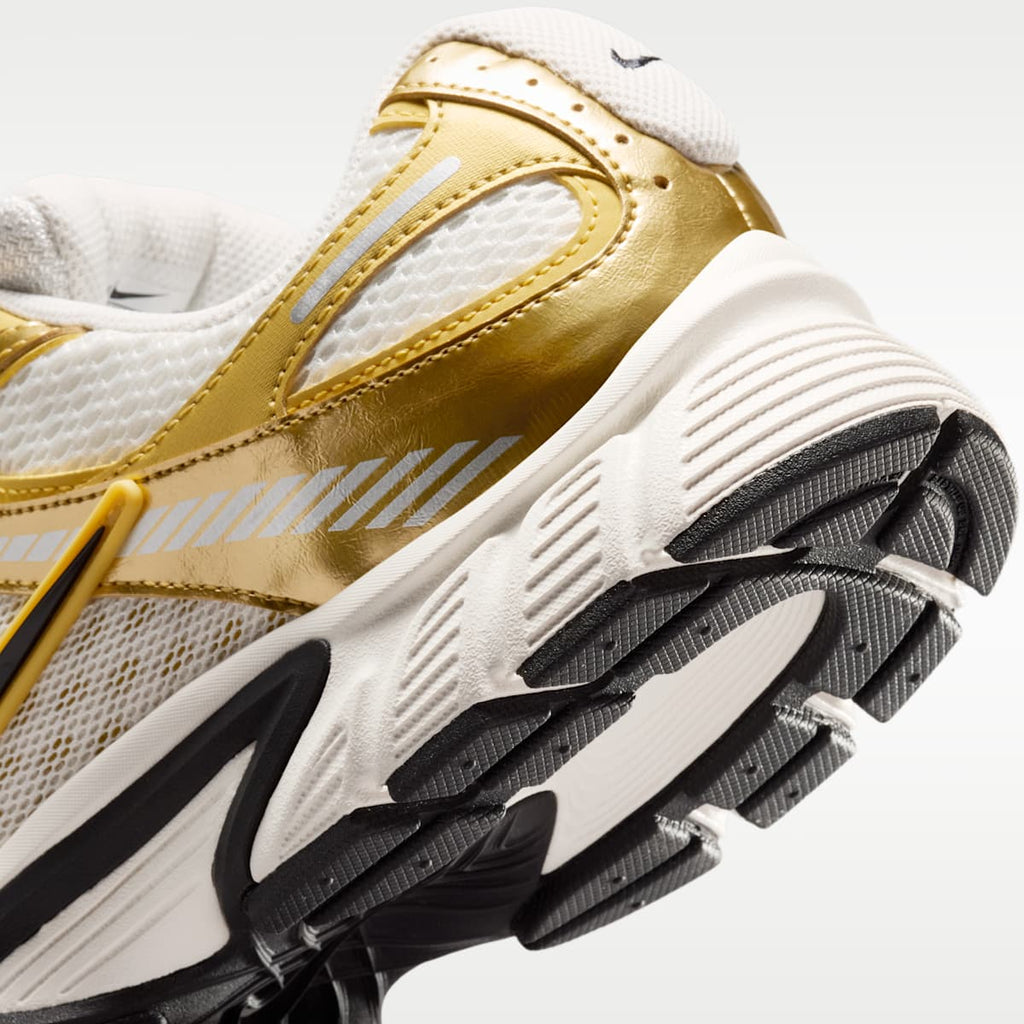 Nike V5 RNR Men's Shoes - Sail/Buff Gold/Saturn Gold/Black - Image 8