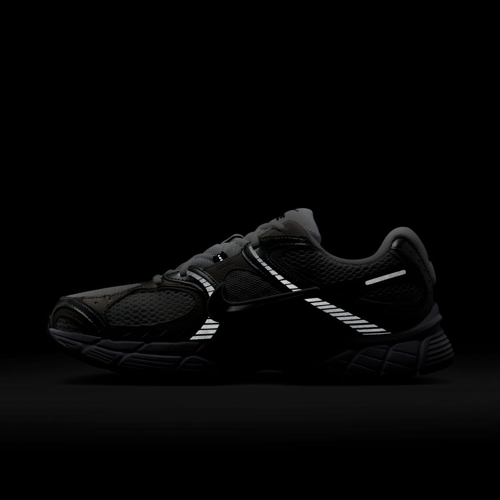 Nike V5 RNR Men's Shoes - White/Vast Grey/College Grey/Black - Image 10