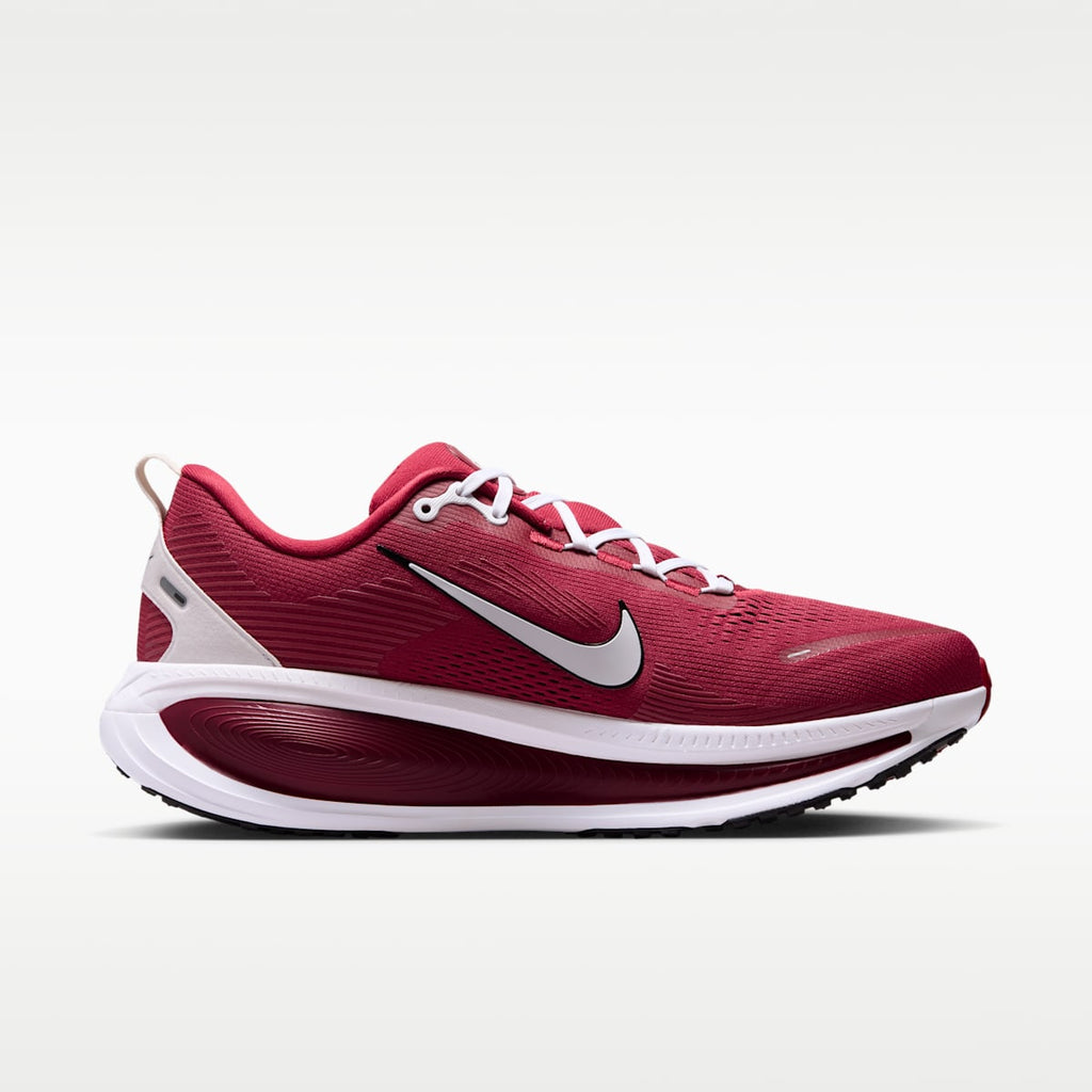 Nike College Vomero 18 (Arkansas) Men's Road Running Shoes - Team Crimson/Black/White - Image 3