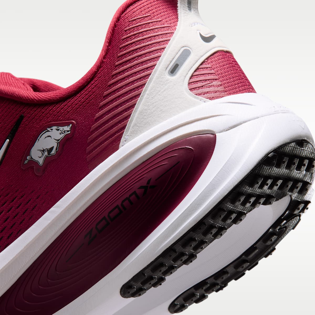Nike College Vomero 18 (Arkansas) Men's Road Running Shoes - Team Crimson/Black/White - Image 8