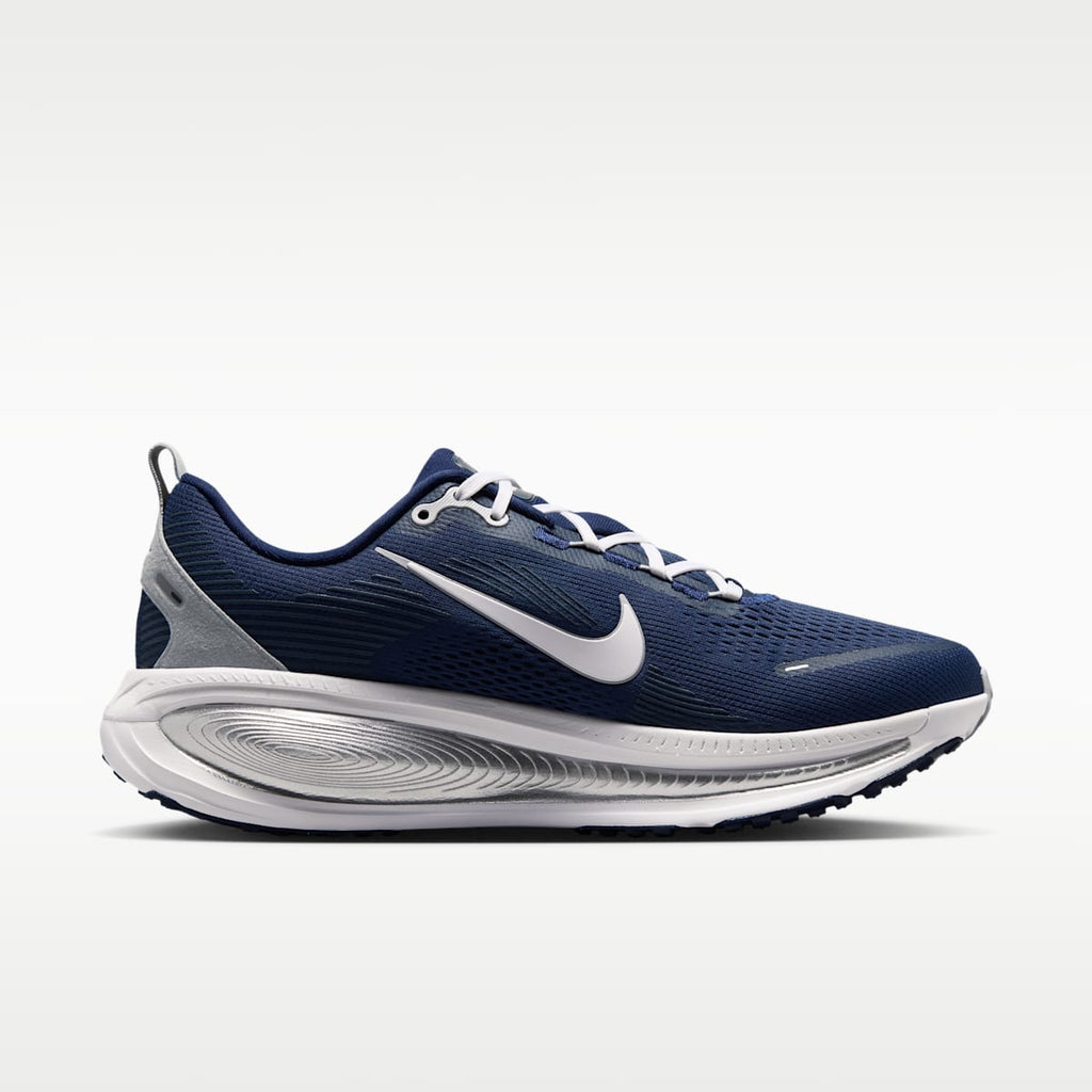 Nike Vomero 18 (Dallas Cowboys) Men's NFL Road Running Shoes - College Navy/Wolf Grey/White - Image 3