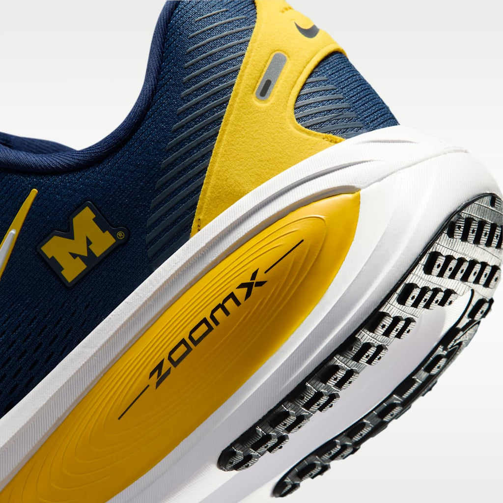 Nike College Vomero 18 (Michigan) Men's Road Running Shoes - College Navy/Amarillo/White - Image 8