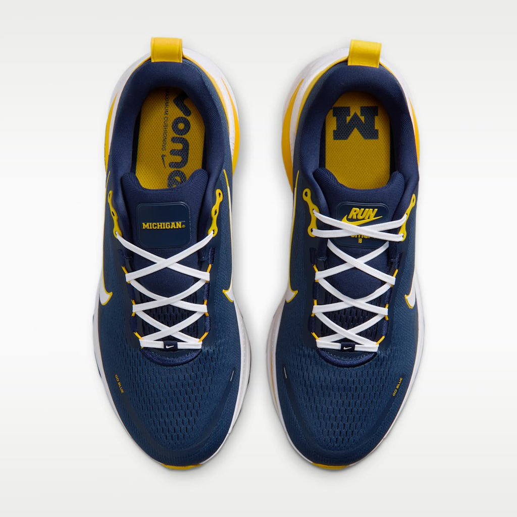 Nike College Vomero 18 (Michigan) Men's Road Running Shoes - College Navy/Amarillo/White - Image 4