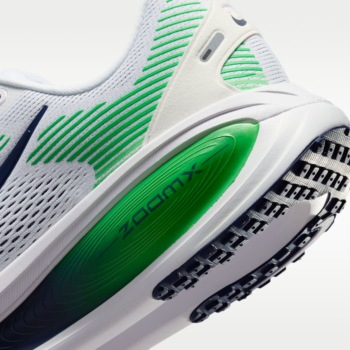 Nike Vomero 18 Men's Road Running Shoes (Wide) - White/Green Spark/Midnight Navy - Image 8