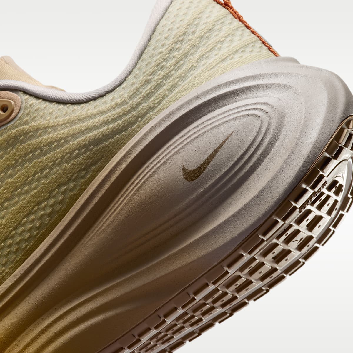 Nike Vomero Plus Men's Shoes - Desert Camo/Ceramic/College Grey/Yukon Brown - Image 8