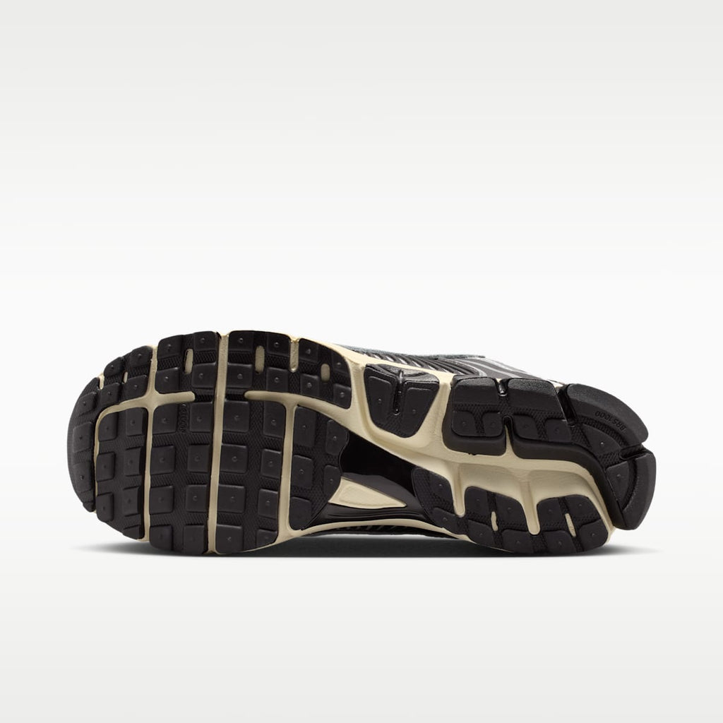 Nike Zoom Vomero 5 Men's Shoes - Black/Metallic Silver/Coconut Milk/Chrome - Image 2