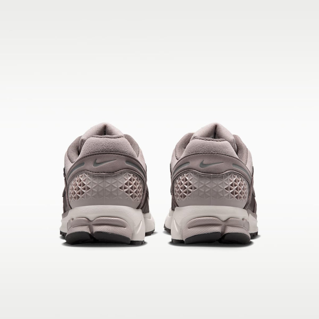 Nike Zoom Vomero 5 SE Men's Shoes - College Grey/Cave Stone/Sail/Medium Ash - Image 6