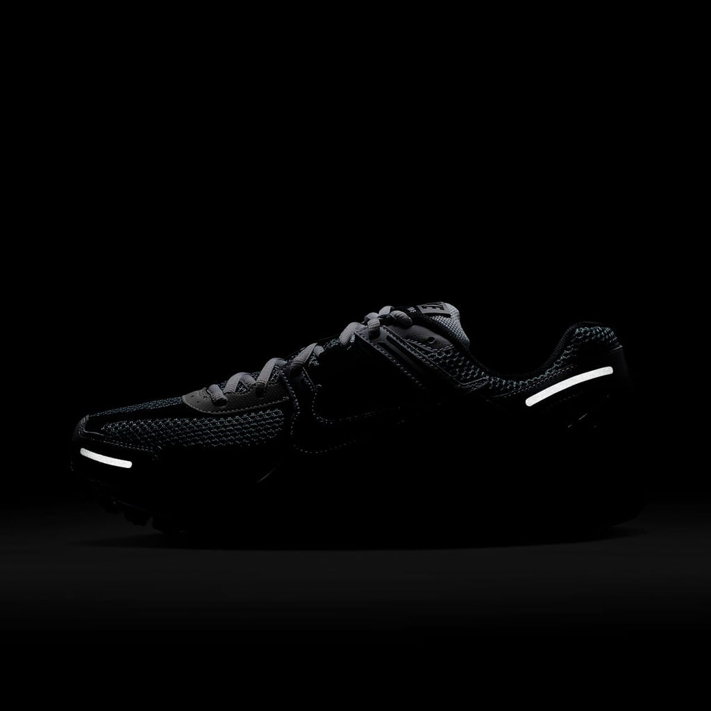 Nike Zoom Vomero 5 SE SP Men's Shoes - Dark Grey/White/Sail/Black - Image 9