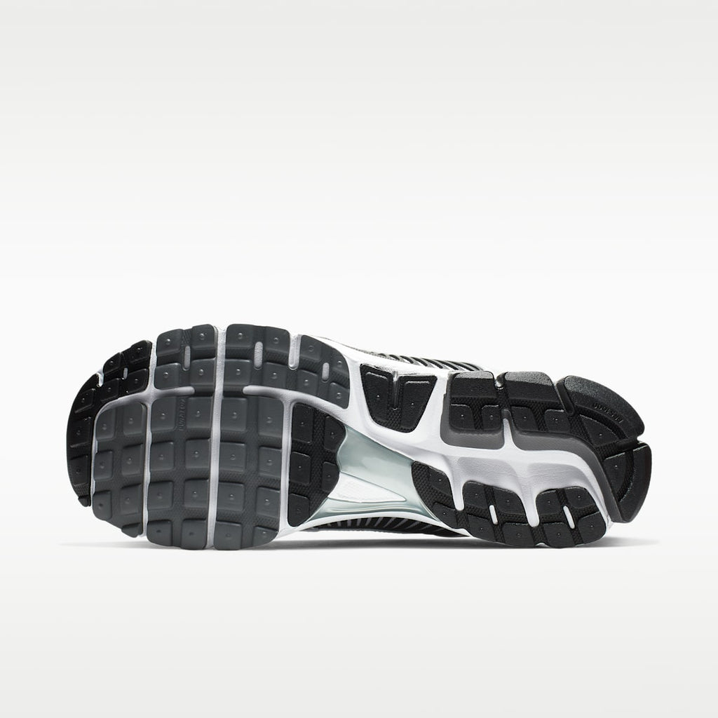 Nike Zoom Vomero 5 SE SP Men's Shoes - Dark Grey/White/Sail/Black - Image 2