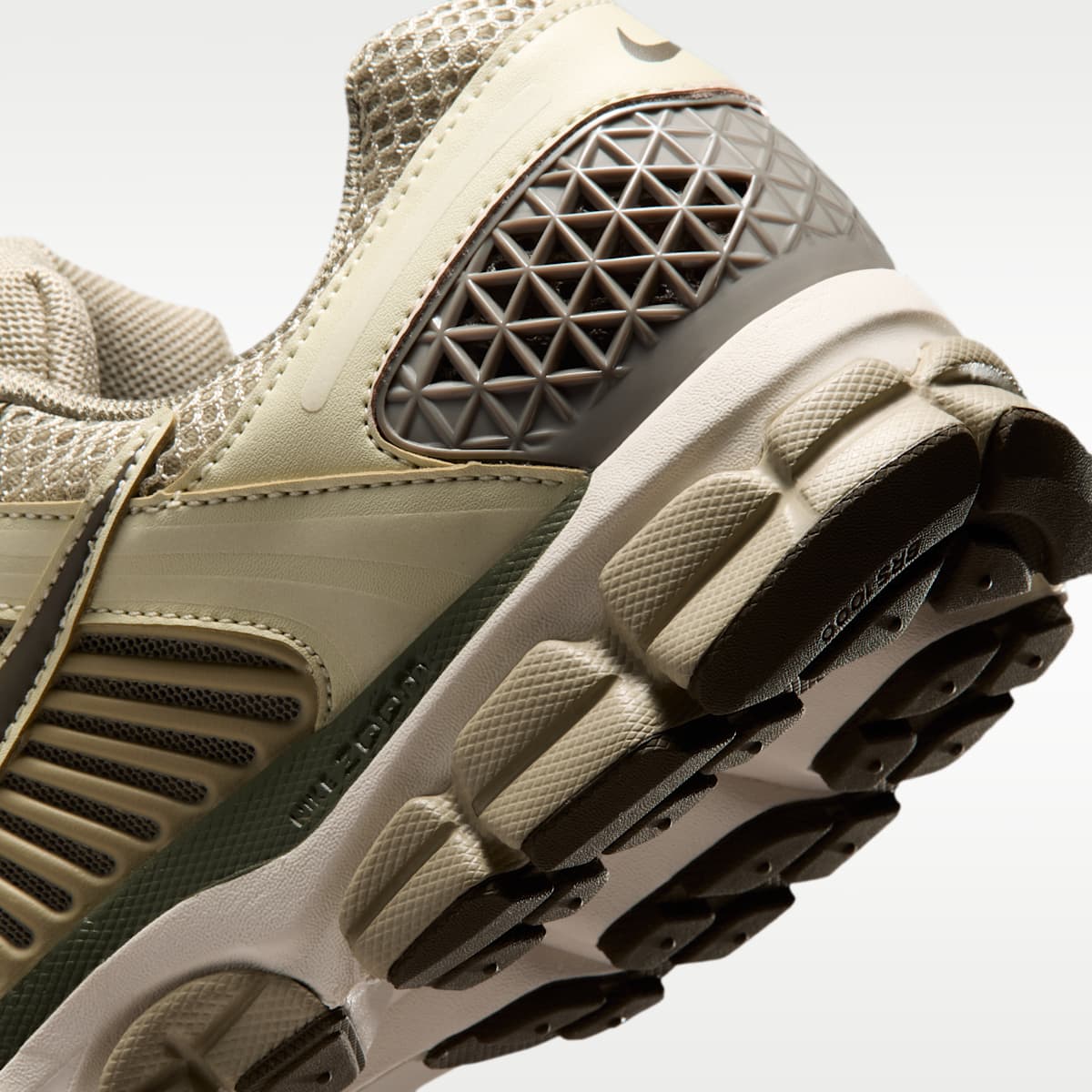 Nike Zoom Vomero 5 Men's Shoes - Desert Khaki/Light Khaki/Classic Olive/Dark Hazel - Image 8