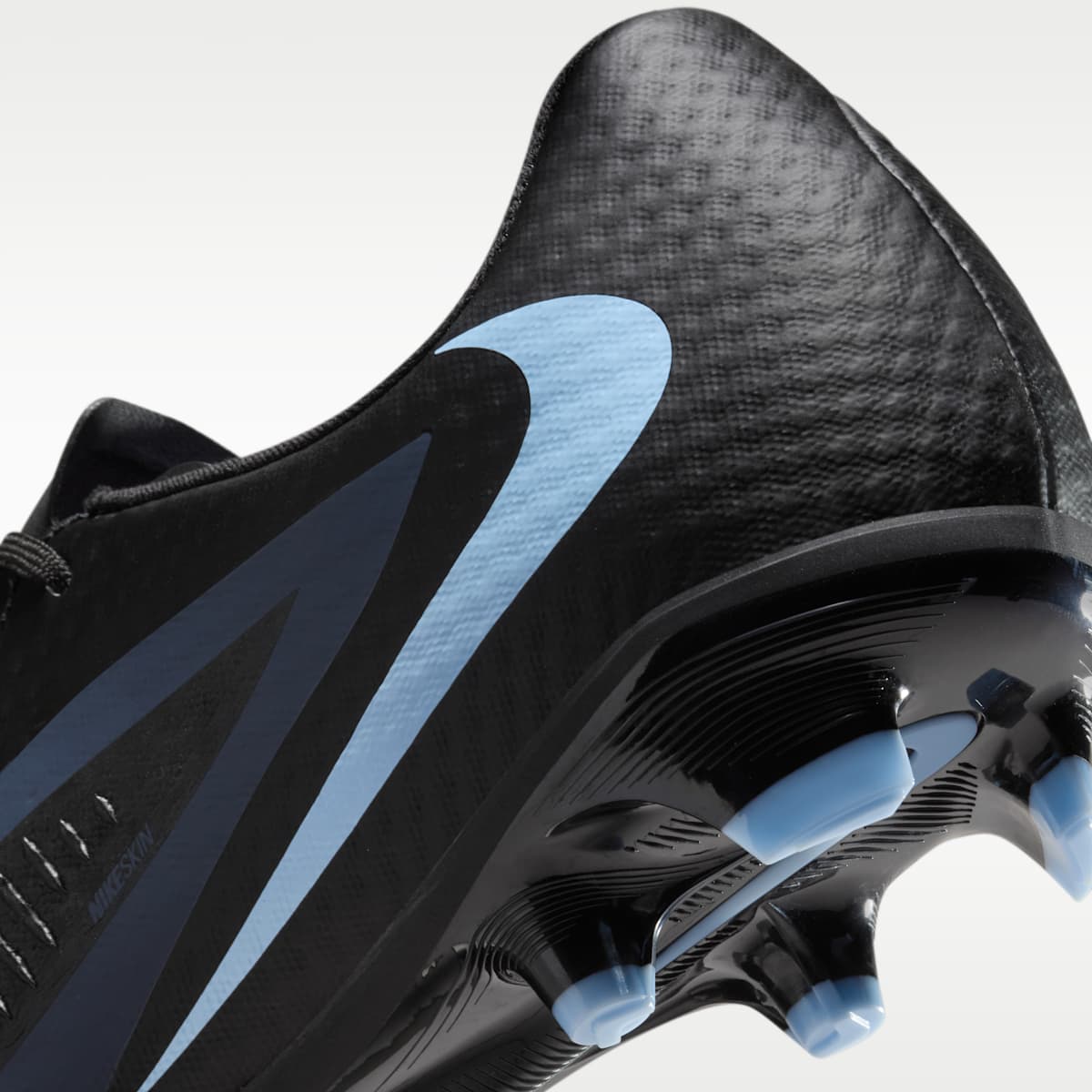 Women's Nike Phantom 6 Low Academy Multi-Ground Soccer Cleats - Black/Black