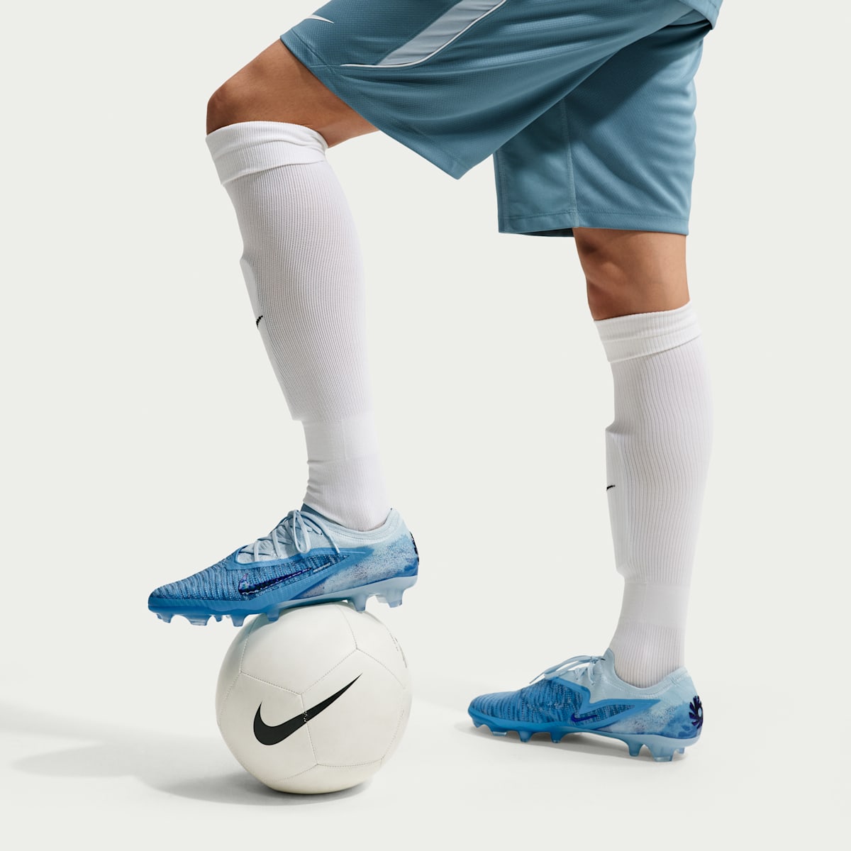 Women's Nike Phantom 6 Low Elite "Erling Haaland" Firm-Ground Soccer Cleats - Baltic Blue/Glacier Blue/Blue Eclipse