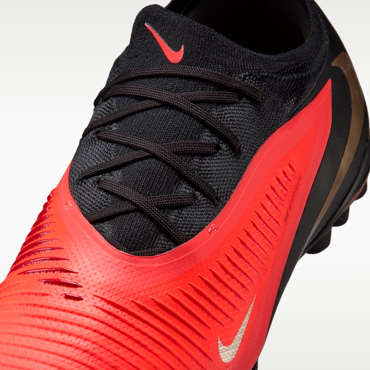 Women's Nike Phantom 6 Low Pro Turf Soccer Shoes - Bright Crimson/Bright Crimson/Black