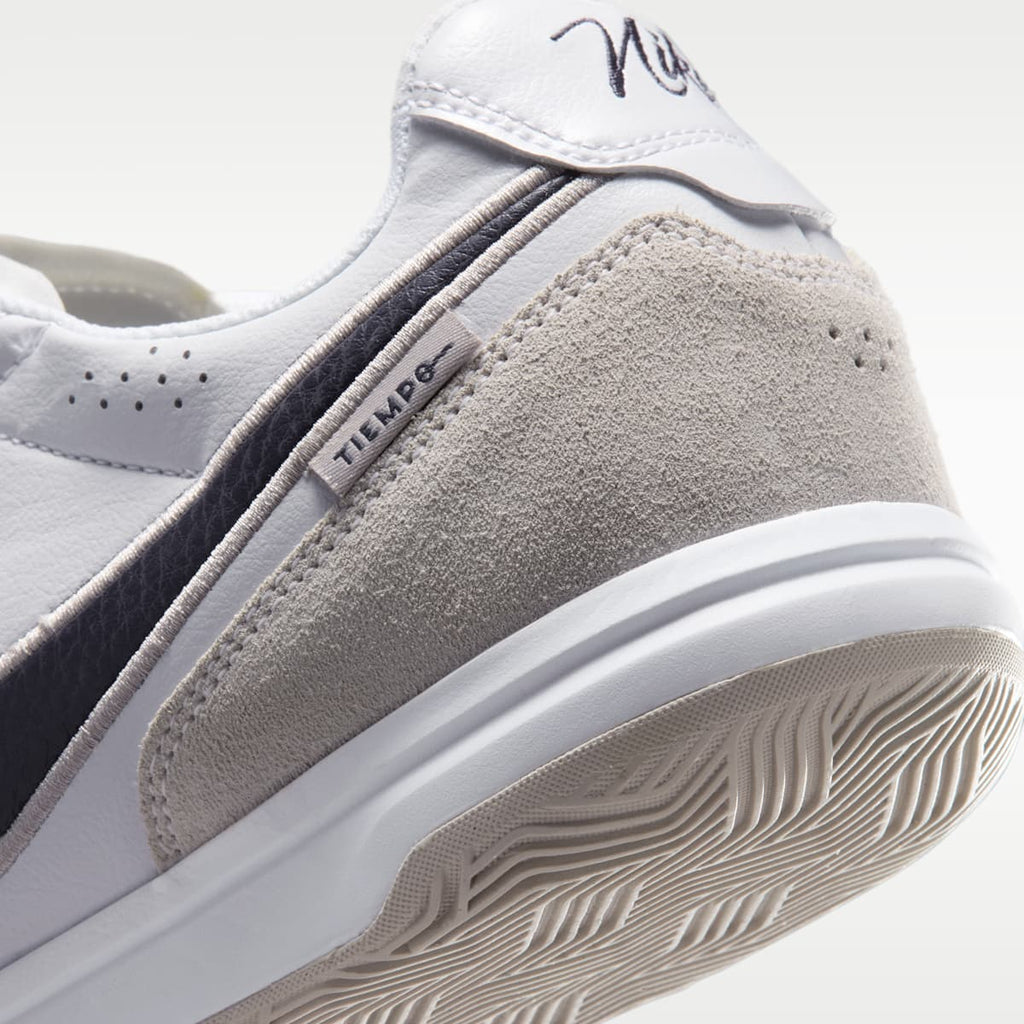 Women's Nike Tiempo Streetgato Indoor/Court Low-Top Soccer Shoes - White/Moon Particle/Gridiron