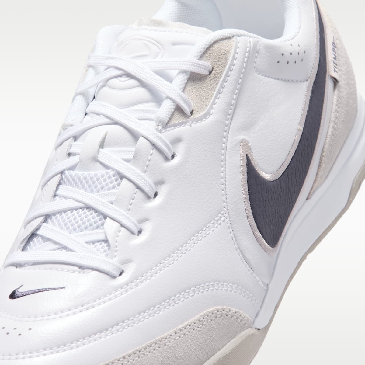 Women's Nike Tiempo Streetgato Indoor/Court Low-Top Soccer Shoes - White/Moon Particle/Gridiron