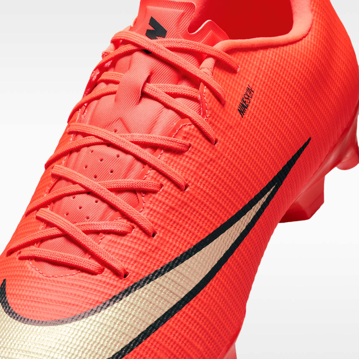 Women's Nike Mercurial Vapor 17 Academy Multi-Ground Low-Top Soccer Cleats - Bright Crimson/Blur