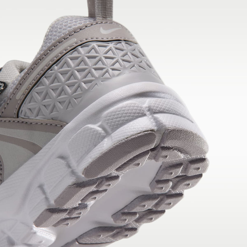 Nike Vomero 5 Little Kids' Shoes with Reflective Accents - Vast Grey/Silver Lilac/White/Metallic Silver