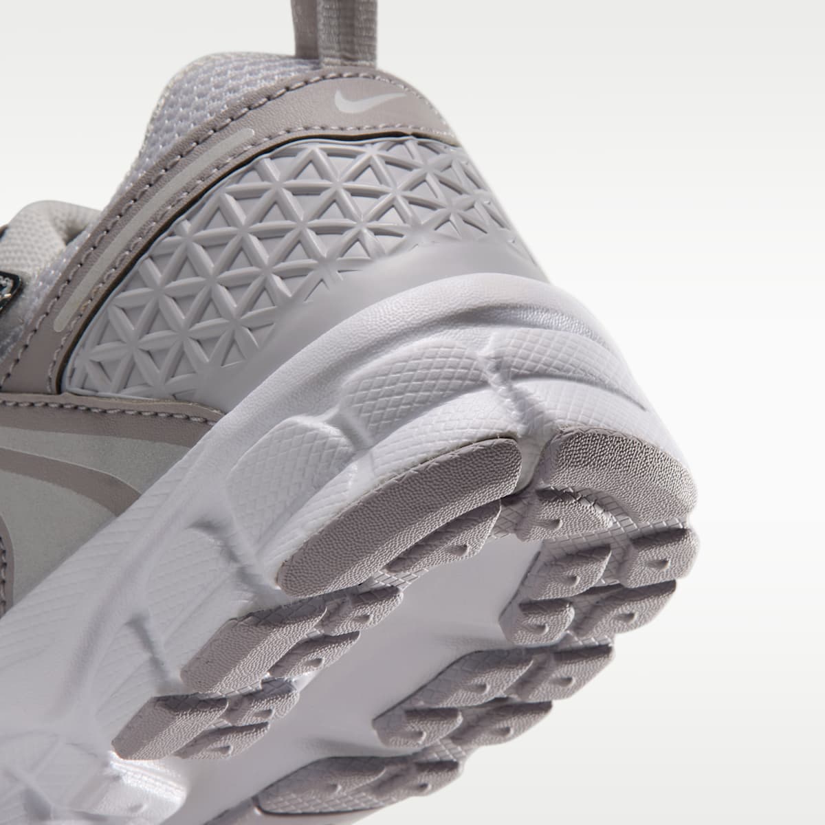 Nike Vomero 5 Little Kids' Shoes with Reflective Accents - Vast Grey/Silver Lilac/White/Metallic Silver