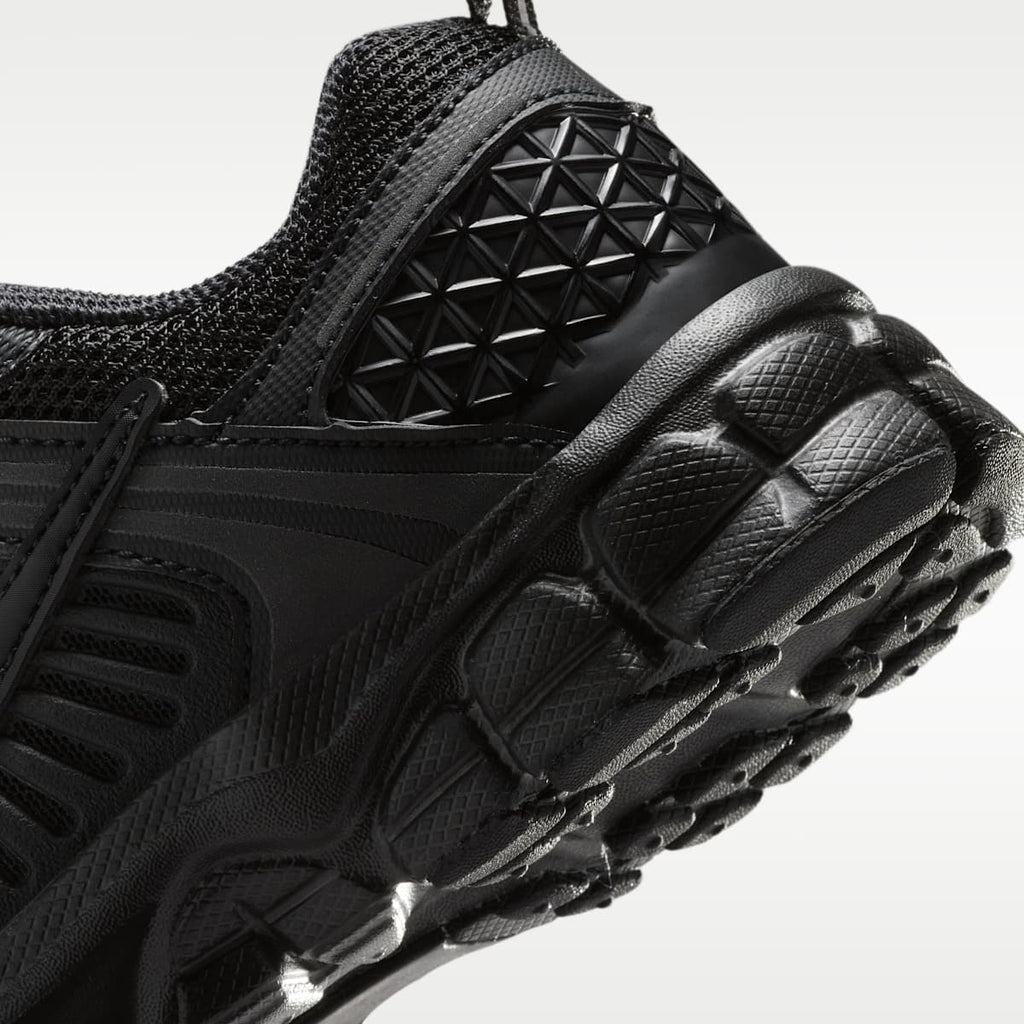 Nike Vomero 5 Little Kids' Shoes (Classic laces) - Black/Black