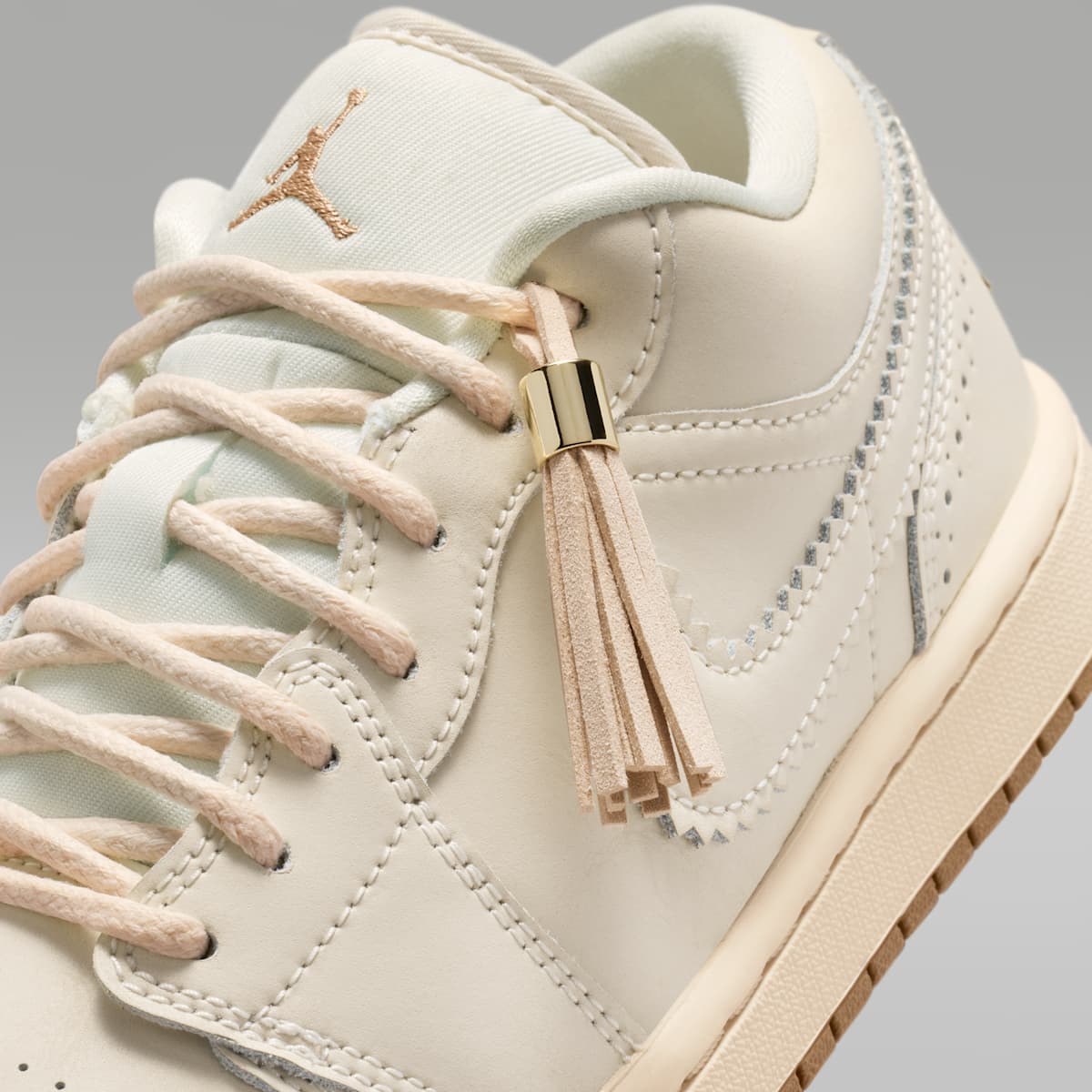 Air Jordan 1 Low SE Women's Shoes - Chalk/Metallic Gold/Pearl White/Chalk - Image 9