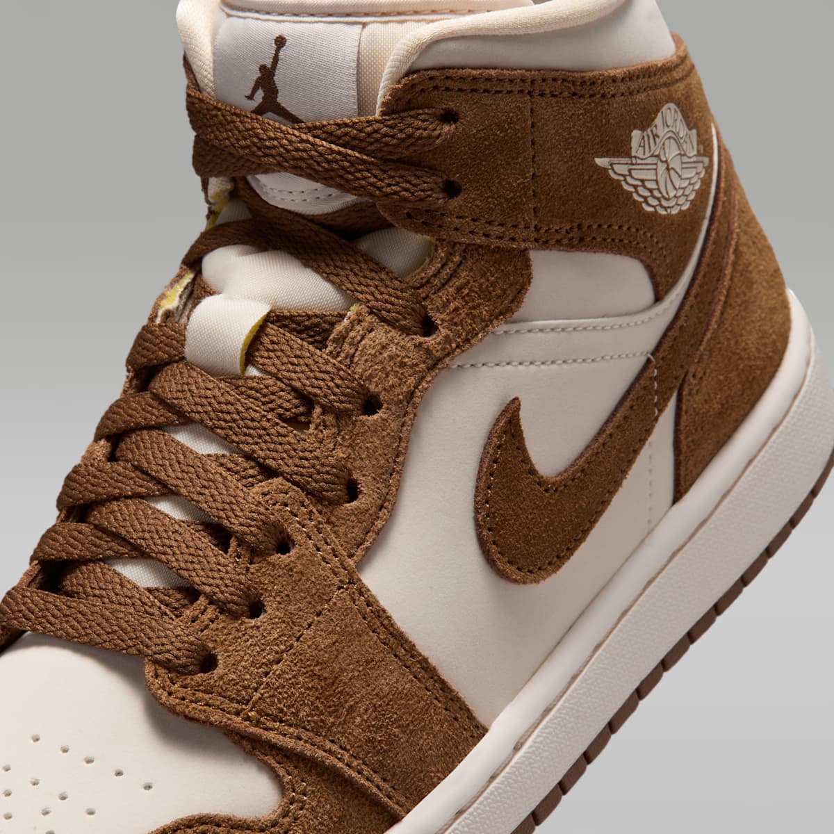 Air Jordan 1 Mid Women's Shoes - Light British Tan/Chalk - Image 7