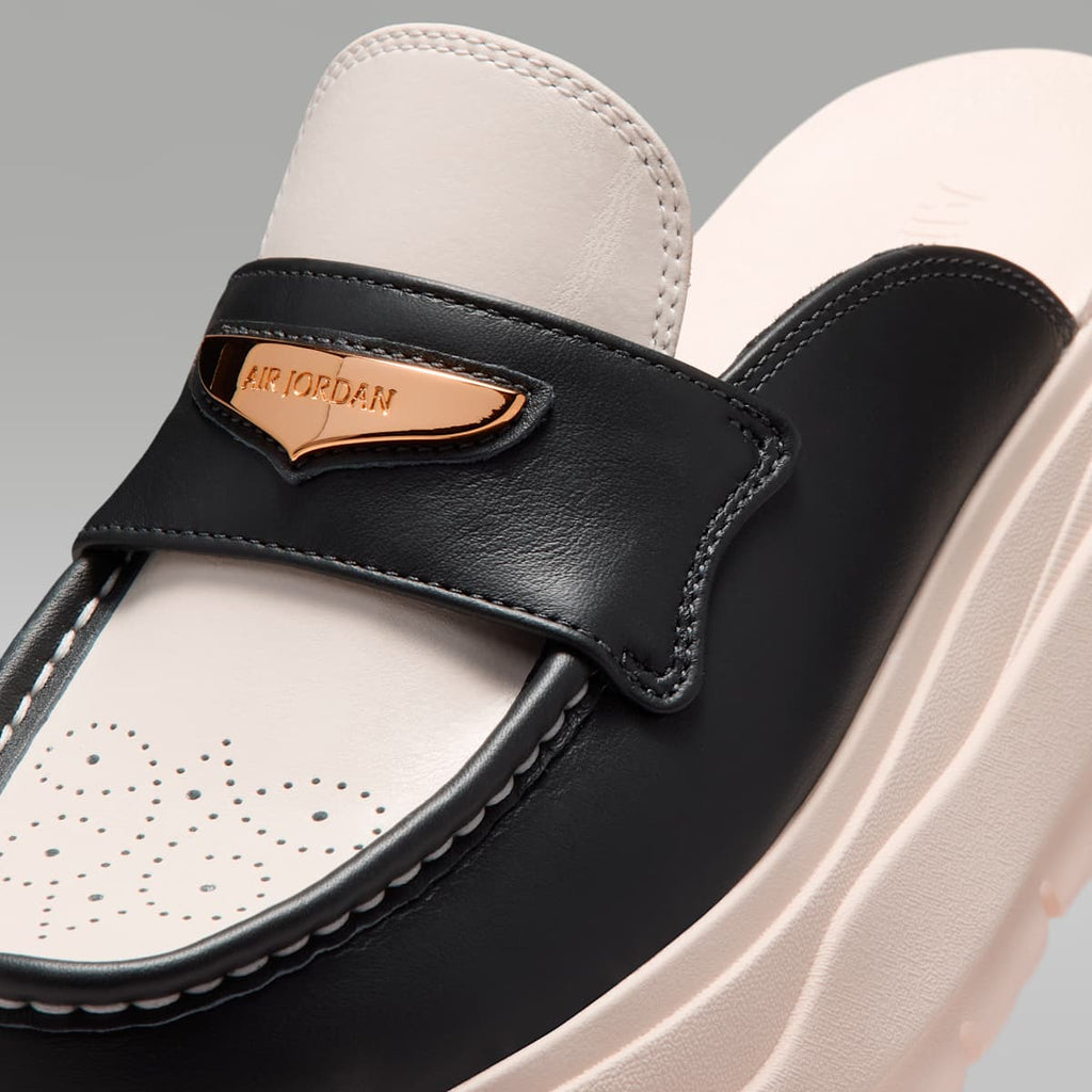 Air Jordan Mule SE Women's Mules - Off Noir/Chalk/Metallic Gold