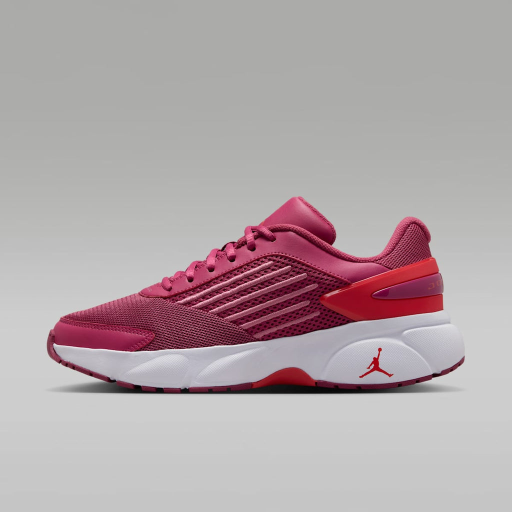 Jordan Trunner Flow Women's Shoes - Sweet Beet/Pale Ivory/Desert Berry/Track Red - Image 1
