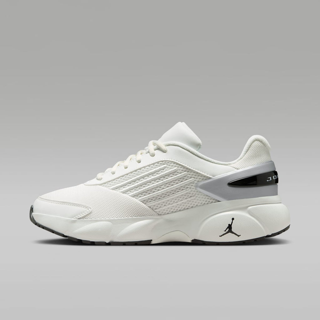 Jordan Trunner Flow Women's Shoes - Summit White/Metallic Silver/Black - Image 1