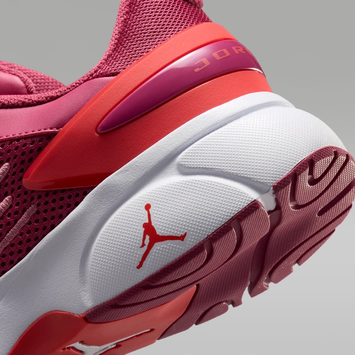 Jordan Trunner Flow Women's Shoes - Sweet Beet/Pale Ivory/Desert Berry/Track Red - Image 8