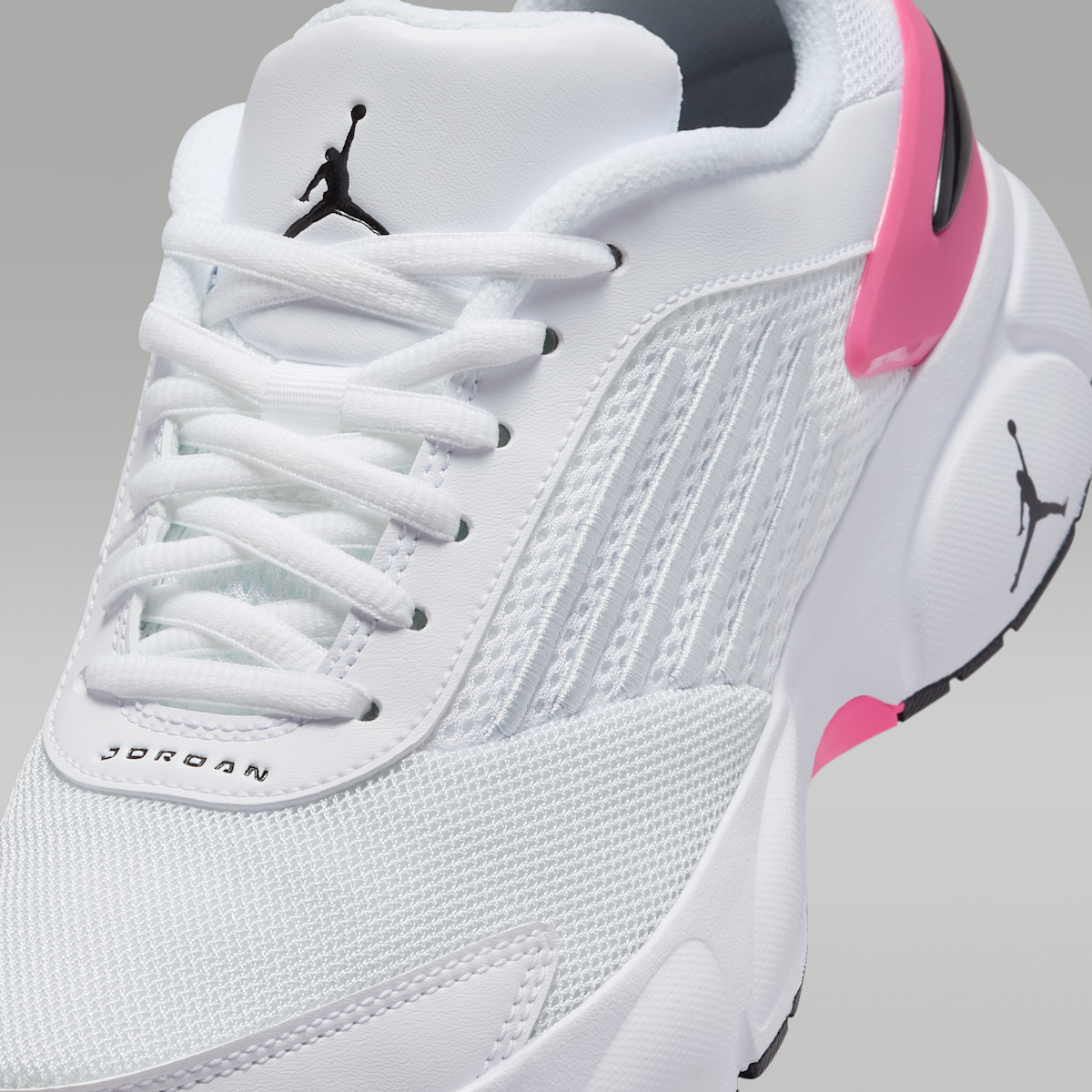 Jordan Trunner Flow Women's Shoes - White/Black/Pure Platinum/Pinksicle