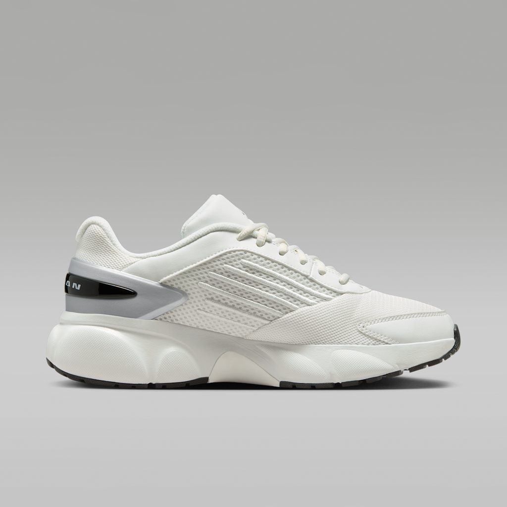 Jordan Trunner Flow Women's Shoes - Summit White/Metallic Silver/Black